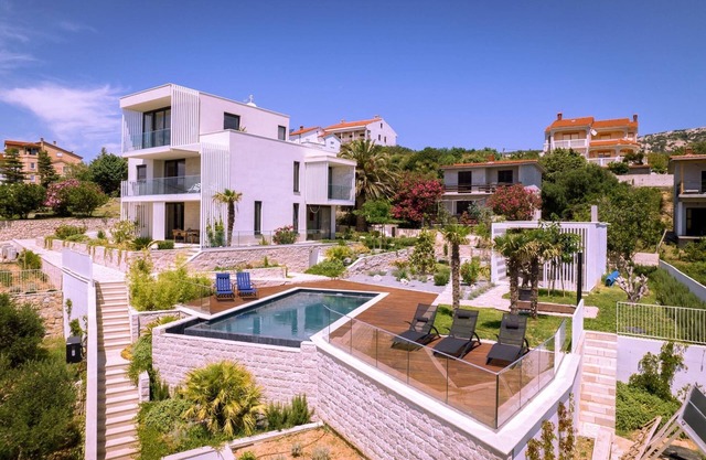 Luxury villa Mar with infinity pool in Rab