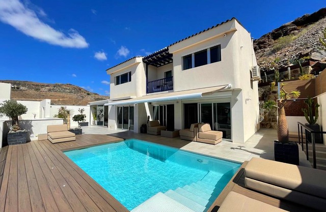 Luxury Villa Morelli with seaview & heated pool