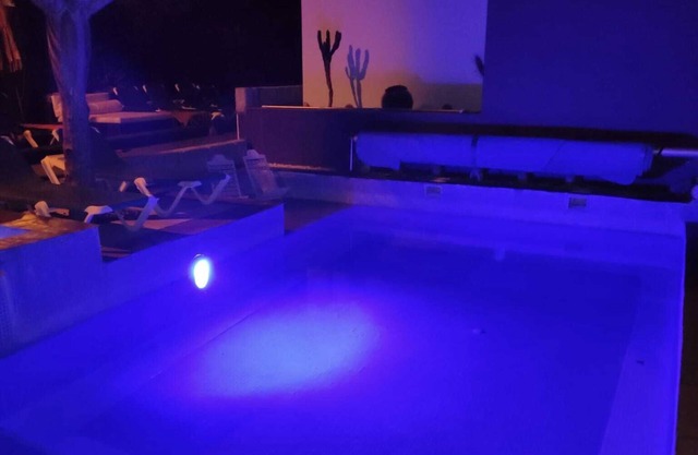 LUXURY VILLA OCEAN VIEWS. PRIVATE HEATED POOL, JACUZZI, BBQ, WIFI, CARS PARKING