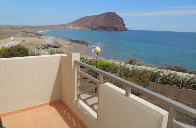 Luxury Villa Playa Tejita, 2 Pools, terrace, seafront, at the beach, TV, Wifi