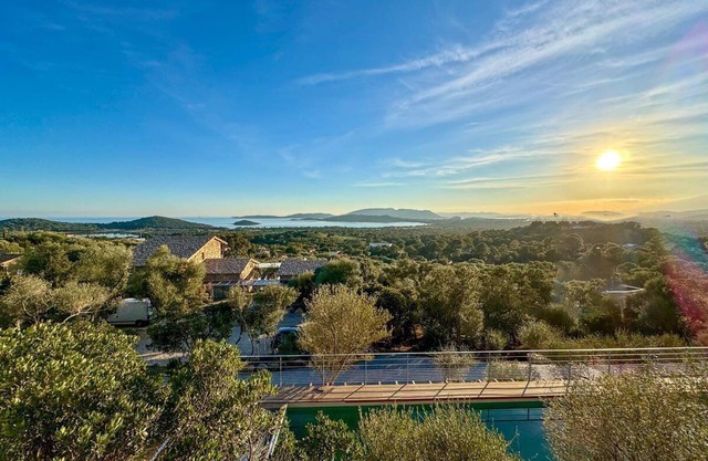 Luxury villa sheepfold style 7bed 16pers, swimming pool and splendid sea view St Cyprien