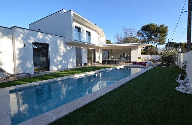 Luxury villa with pool near Montpellier and the sea