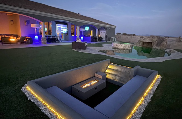 Luxury Villa w/Pool, Spa, Gym & Movie Theater!