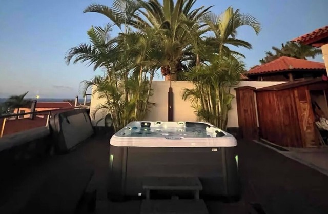 Luxury villa with hydromassage and sea and Teide views.