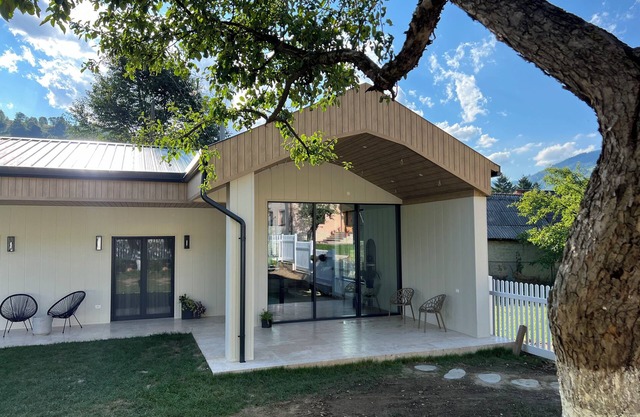 Luxury Villa with jacuzzi in Bran