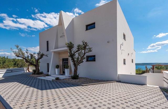 Luxury villa with pool, wellness and sea view