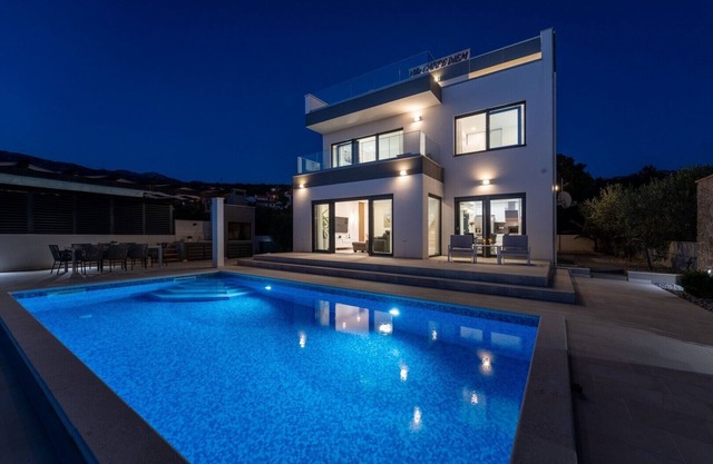 Luxury Villa Wonder heated pool 32 m2 family, sea view, bbq