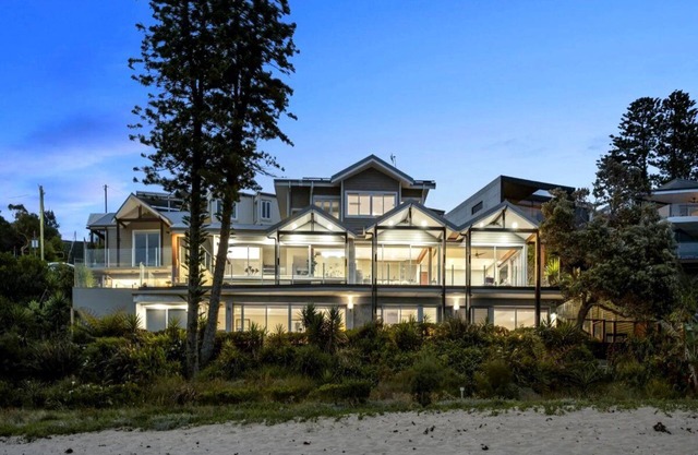 Luxury Villas Alaya at Toowoon Bay (Walk to the beach)