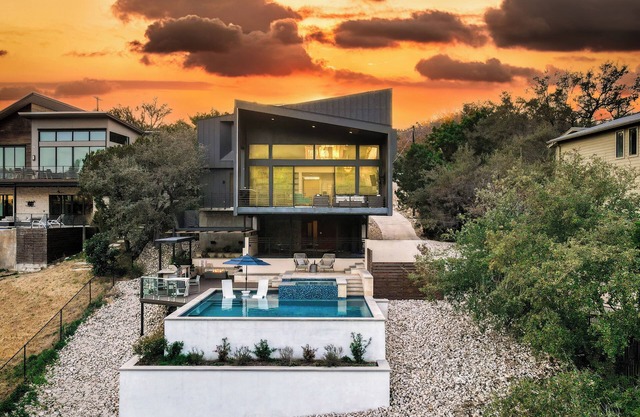 Luxury w/Lake View, Pool, Hot Tub, Fire Pit, Ping Pong | Barton by AvantStay