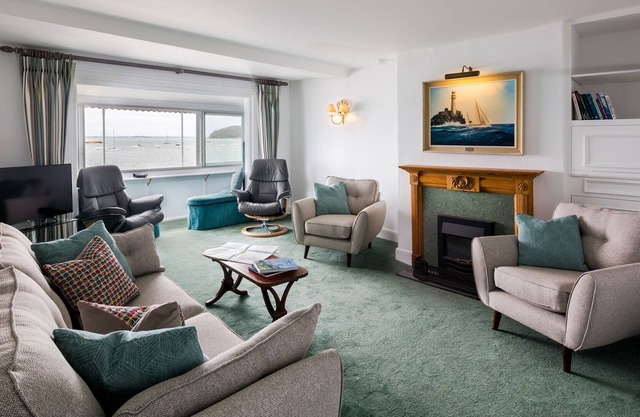 Luxury waterfront accommodation on The Parade, Cowes