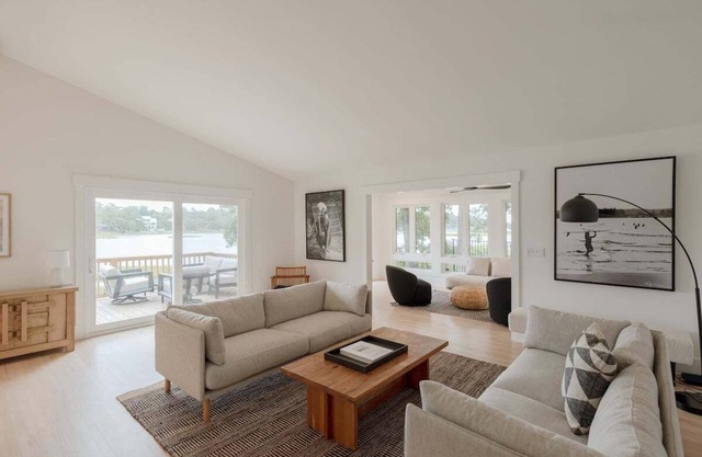 Luxury Waterfront Cottage with Panoramic Waterway Views