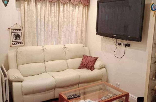 Luxury Waterfront House in London