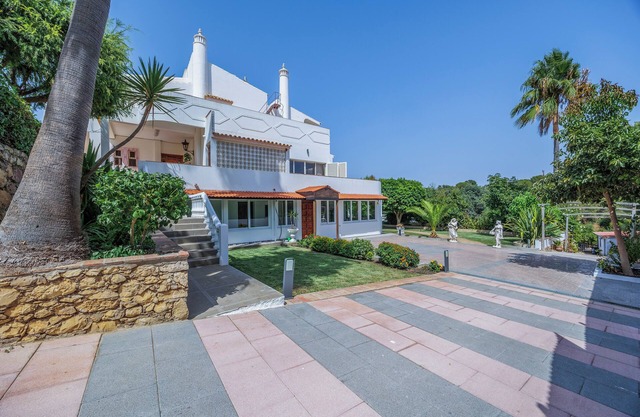 “Luxury Wellness Villa for Holidays, Retreats, Celebrations & Meetings with pool