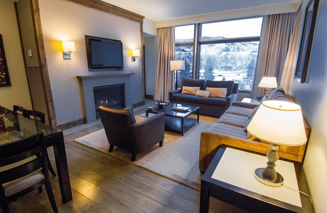 Luxury Westin Resort and Spa Ski-in/out, sleeps 8, Mountain Views