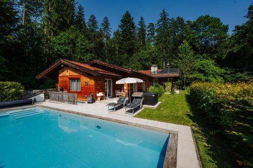 Luxus Ferienhaus Salzburg Chalet mit Pool, Sauna, Whirlpool, Kamin