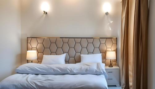 Luxus Gold Villa DHA Near Airport & Raya