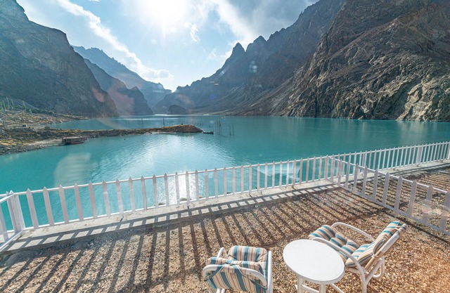 Luxus Hunza Attabad Lake Resort