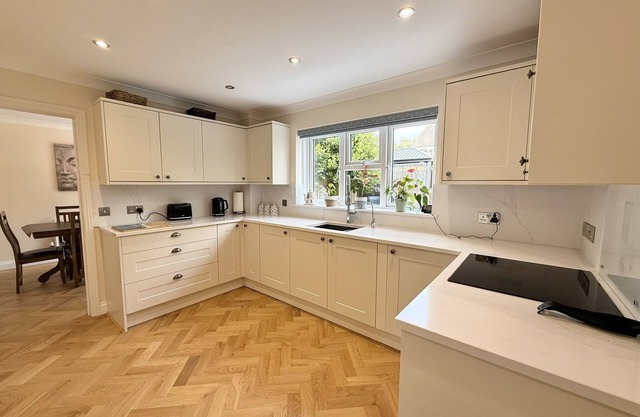 Lymington Escape, Garden Views & Modern Comfort