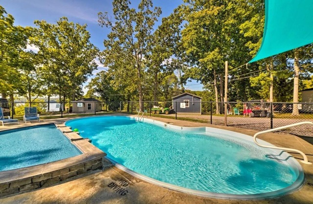 Lynnhurst Resort Family Retreat #16 - 4 Bedroom Sleeps 14!