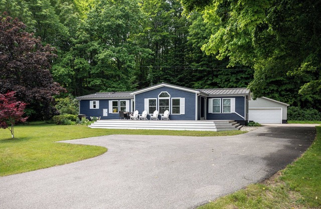 M22 & You | Beach | Sauna | AC |