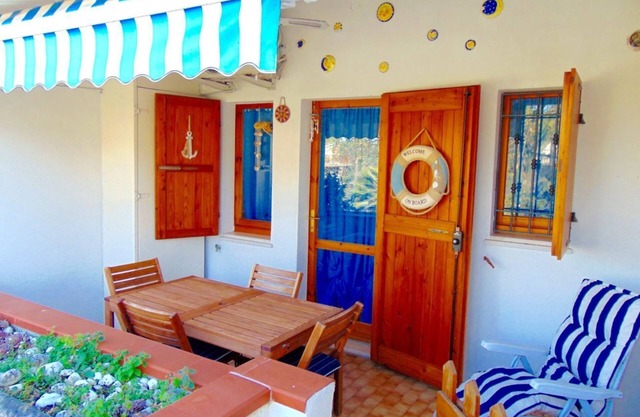 M244 - Marcelli, three-room apartment with terrace 150m from the sea