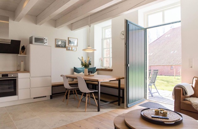 "Maartje" Cozy & modern with sun terrace in Rysum - Van Senden