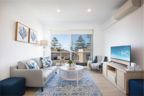 MadeComfy Trendy Apartment on Dee Why Beach