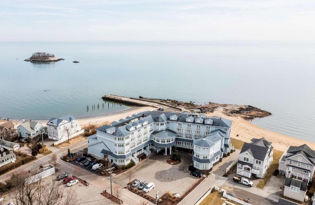 Madison Beach Hotel, Curio Collection by Hilton