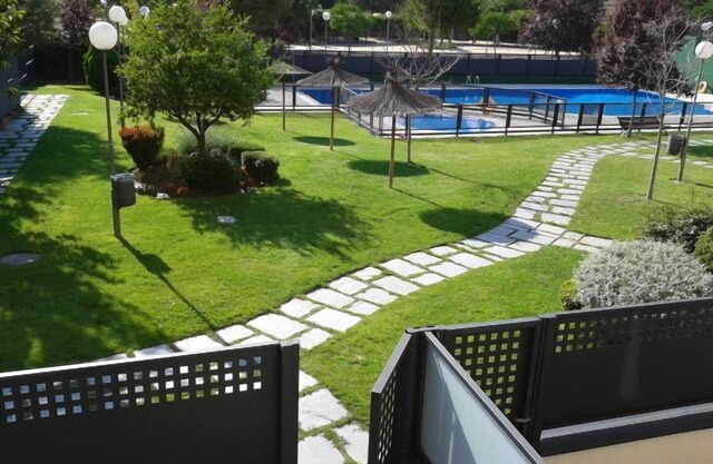Madrid - Amazing flat with garden, paddle tennis court and swimming pool