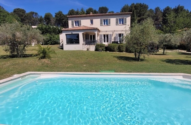 Magnificent bastide in Provence, swimming pool, near Aix, with view, calm,shop 5 min