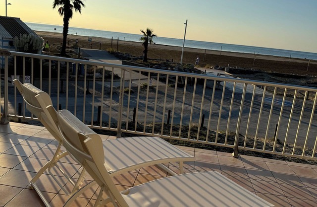 MAGNIFICENT CHALET FRONT DE MER ' LE GRAND LARGE '