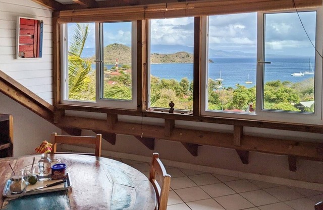 Magnificent charming cottage facing the bay of Saintes