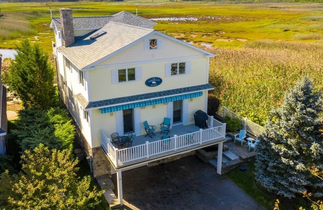Magnificent Coastal Retreat-Gorgeous Sunset- Close Proximity to Beach!