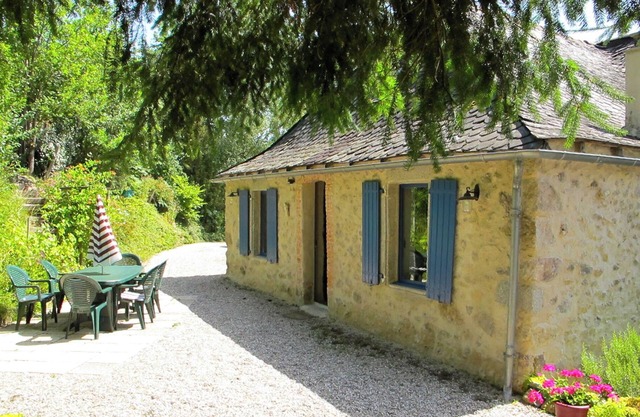 Magnificent country house near Najac. With large lush garden planted with trees