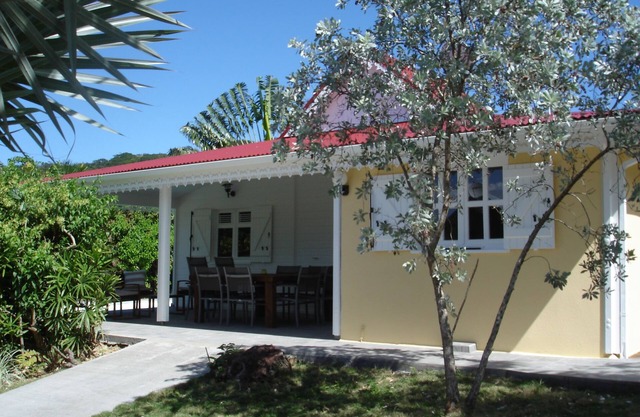 Magnificent Creole villa 6-8 people with pool and beach
