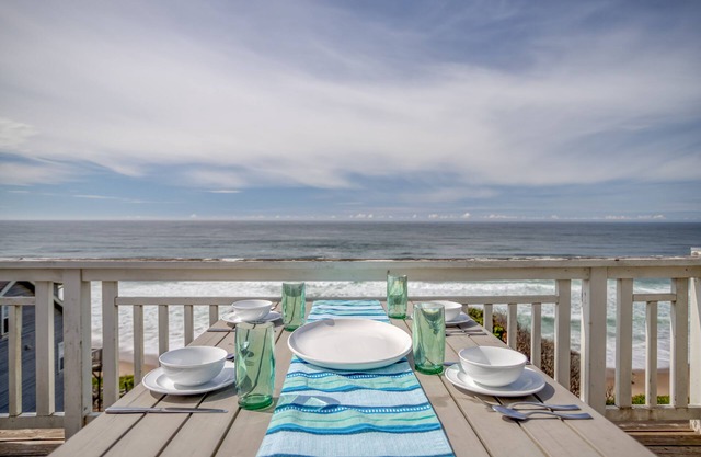 Magnificent Luxury in this Oceanfront Bella Beach Home w/Ocean-View Hot Tub