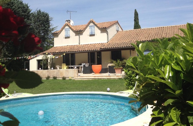 Magnificent property with swimming pool