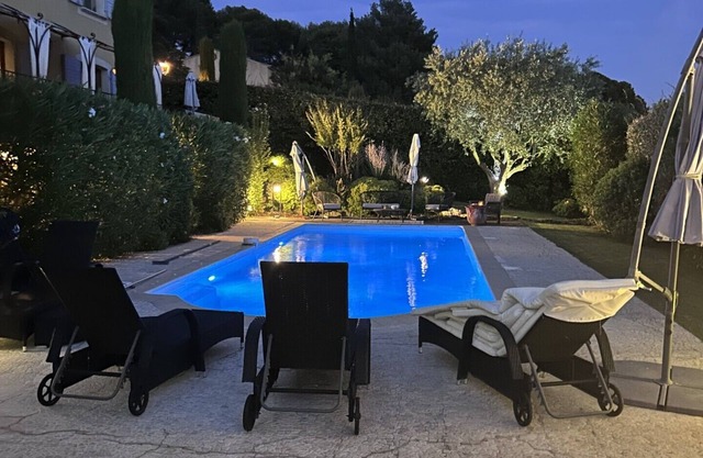 Magnificent Provencal villa with 4 bedrooms, swimming pool, at the foot of the Luberon