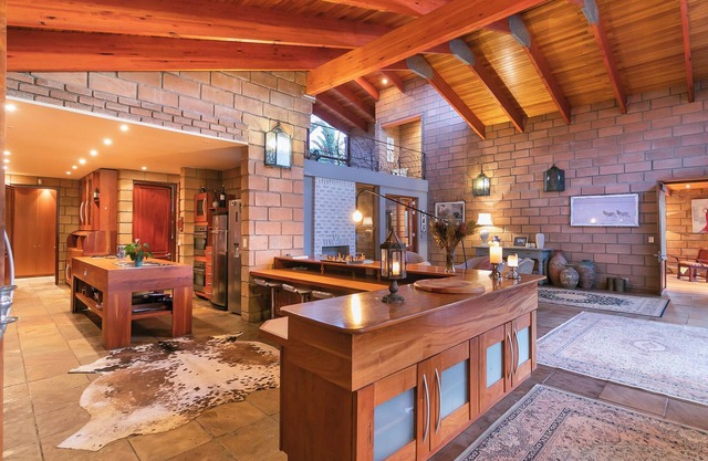 Magnificent Sea, Lagoon and Mountain Views. Spacious Grand Italian-style Villa