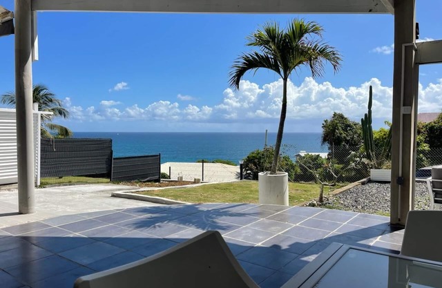 Magnificent sea view for this spacious single-storey apartment