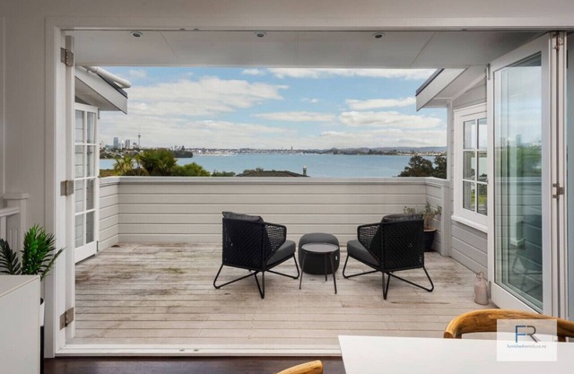 Magnificent seaviews with Pool