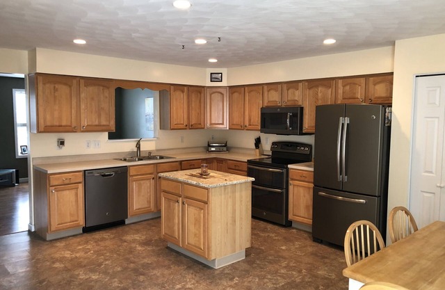 Magnificent & Spacious Condo for All of Your PSU Vacations 4.5 Miles from Campus