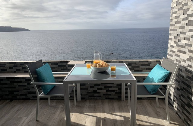 ! Magnificent view facing the sea ! High Standards