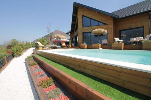 Magnificent villa with heated pool air conditioning