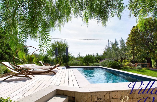 Magnificent villa with swimming pool and sea view!