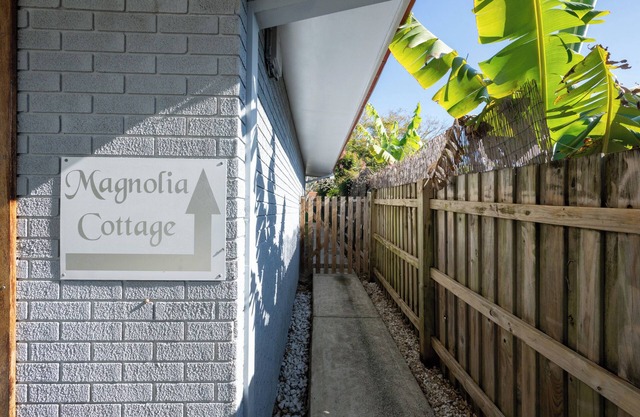 Magnolia Cottage - 2bdrm walk to CBD private quiet