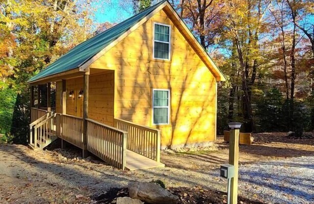 Magnolia Den: Pet-friendly Cabin near Gatlinburg