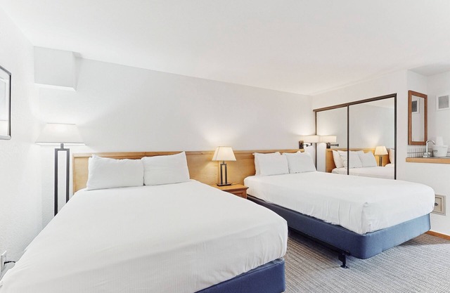 Main St. room - pool & hot tub - walk to lifts, dog-friendly, balcony