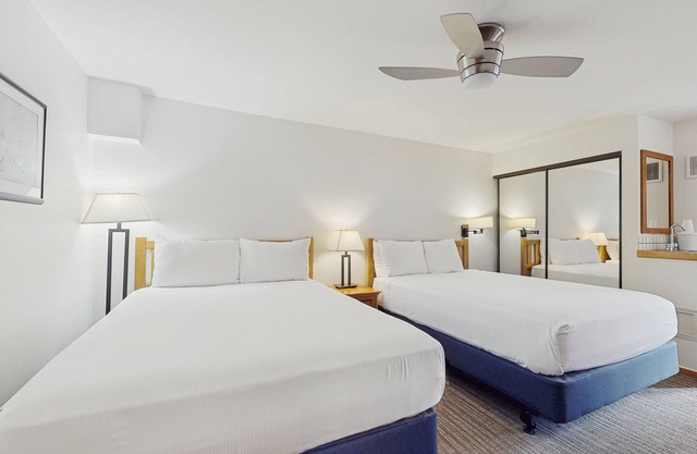 Main Street gem - pool & hot tub - walk to lifts, dog-friendly, balcony