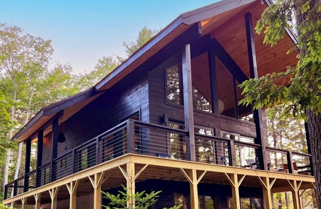 Mainelandia! Stunning New Waterfront Home!